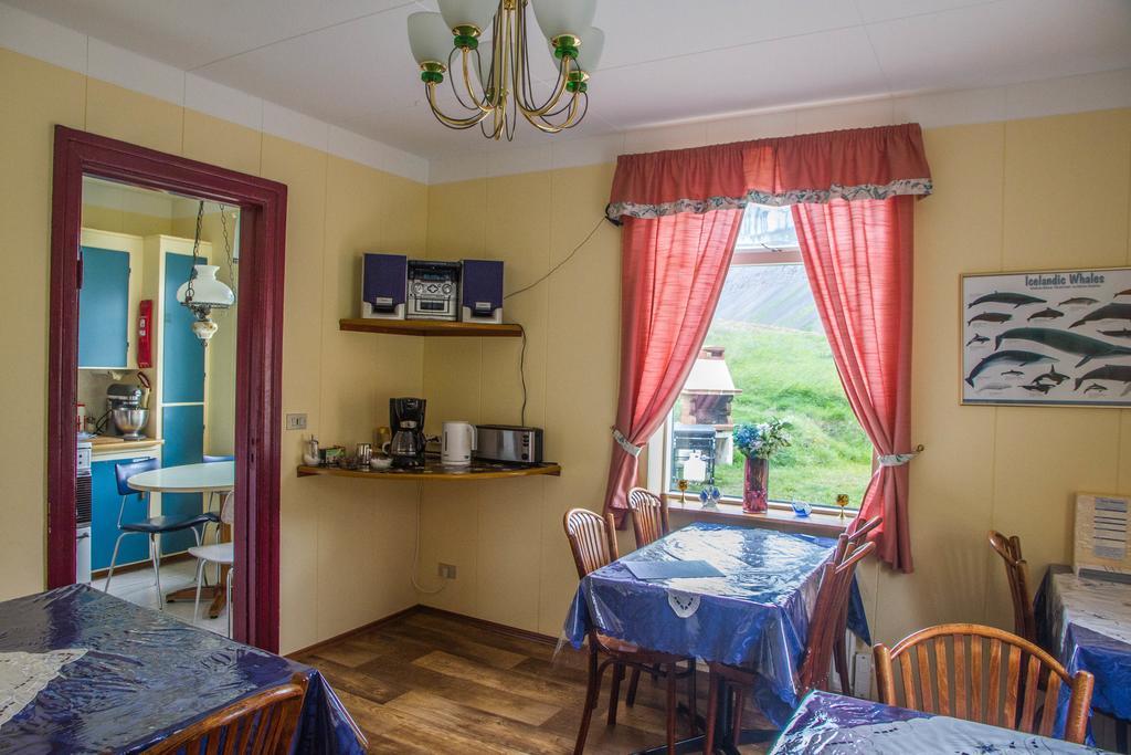 Korpudalur Hi Hostel Flateyri Ngoại thất bức ảnh